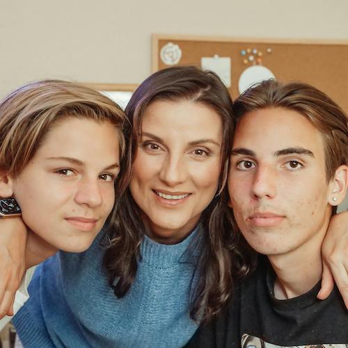 mère avec ses 2 ados